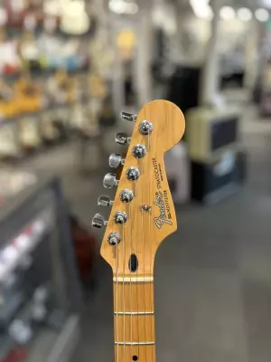 Mexican Standard Stratocaster 3